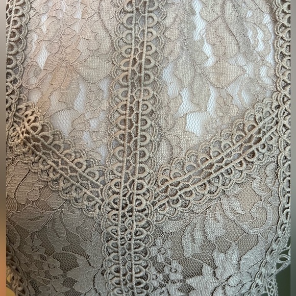 Cable & Gauge brand lace tan sleeveless top size M. - Picture 2 of 9